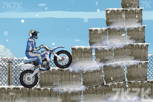 《冬季特技摩托》游戏画面3