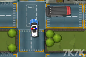《警车马路停靠》游戏画面1