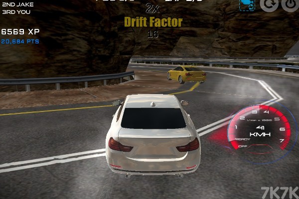 《公路汽车赛》游戏画面2